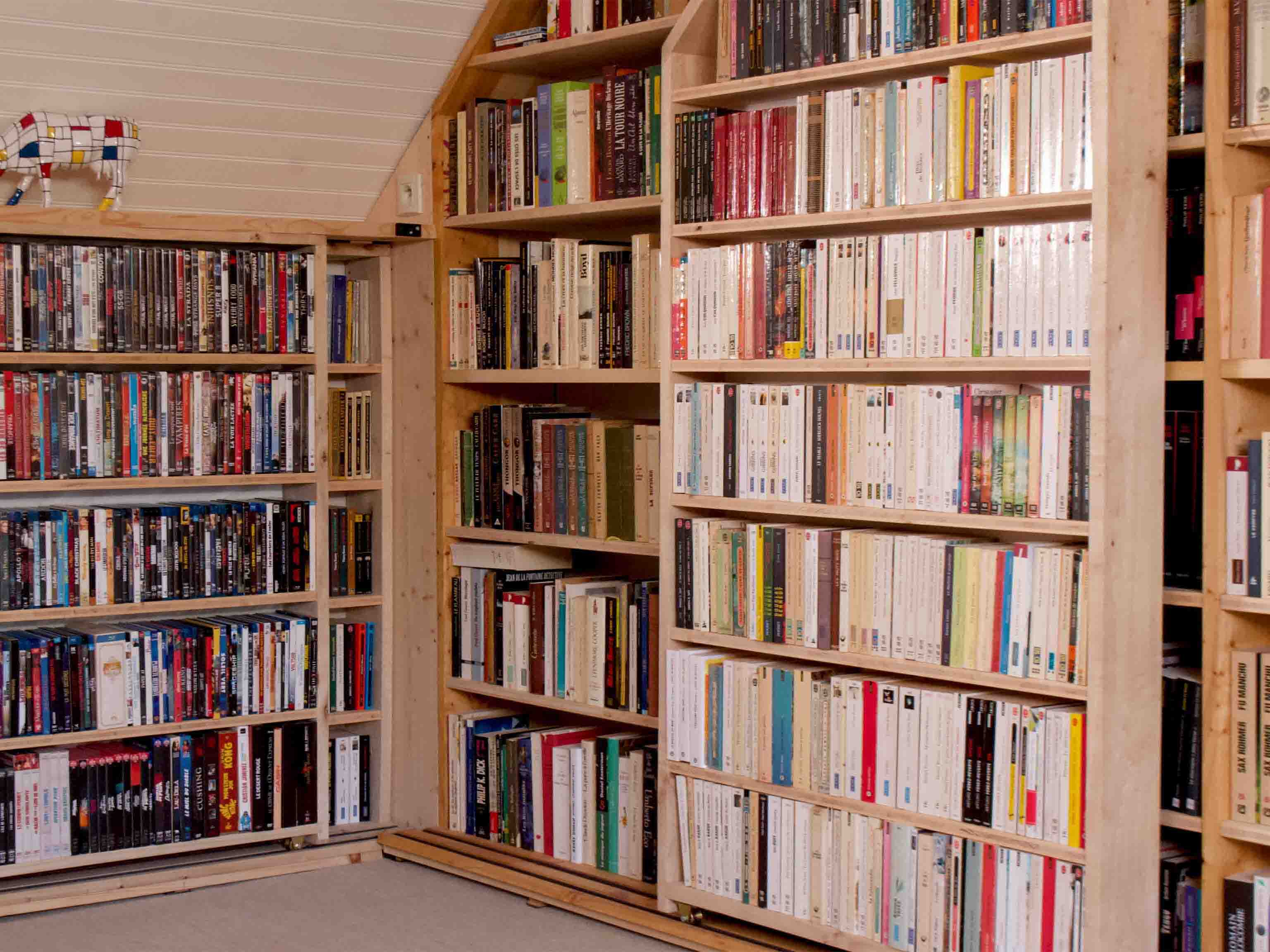 Bibliothèque avec éléments coulissants en Peuplier tremble et 3 plis Épicéa