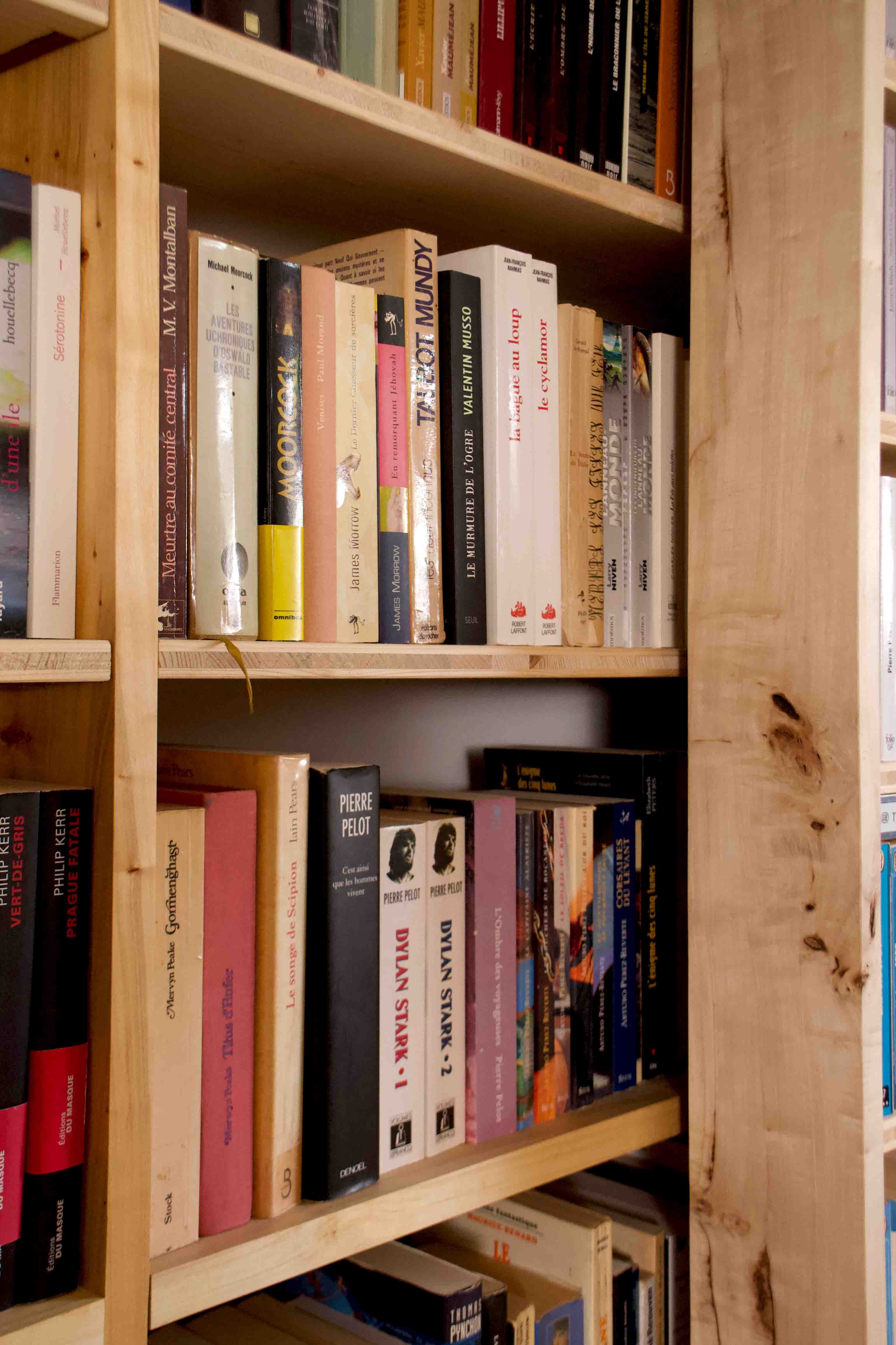 Bibliothèque avec éléments coulissants en Peuplier tremble et 3 plis Épicéa