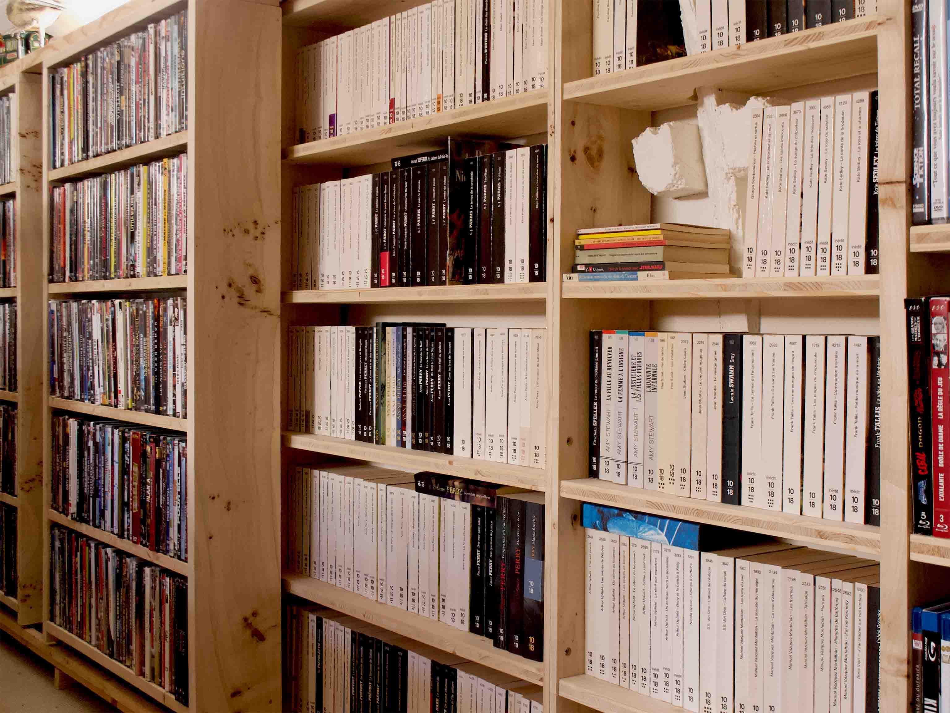Bibliothèque avec éléments coulissants en Peuplier tremble et 3 plis Épicéa
